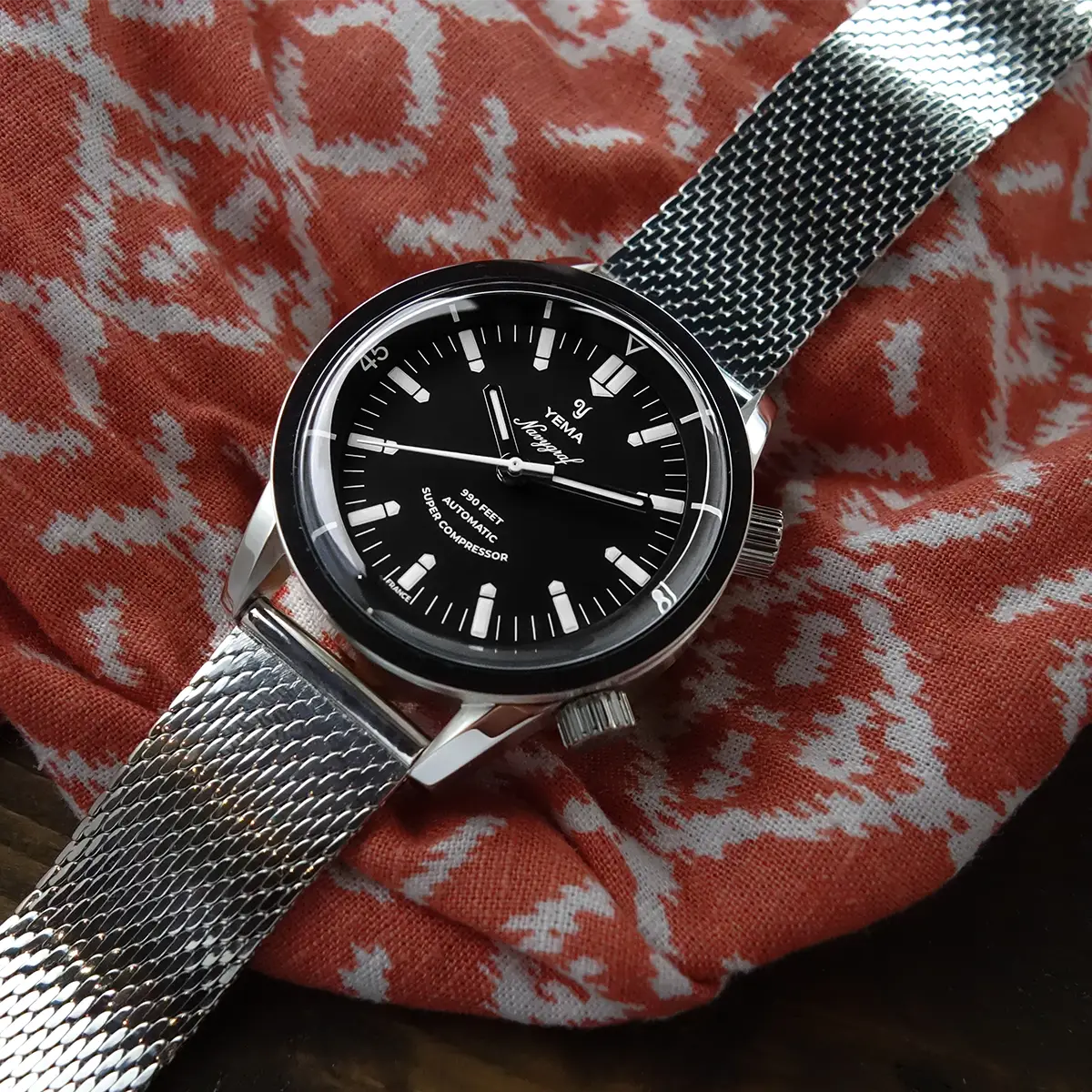 Navygraf_Super_Compressor_Lifestyle_Black_04_W1200.webp?v=1729059606&width=1200