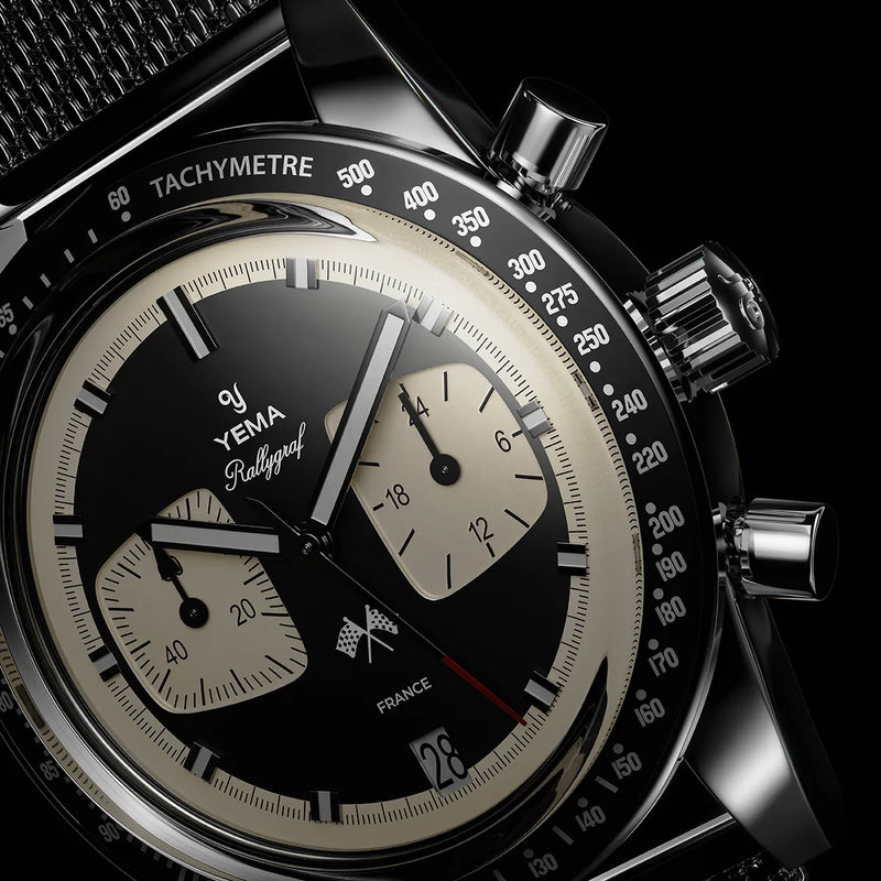 YEMA Rallygraf Meca-Quartz Reverse Panda close-up med tachymeterbezel og sporty kronografdesign
