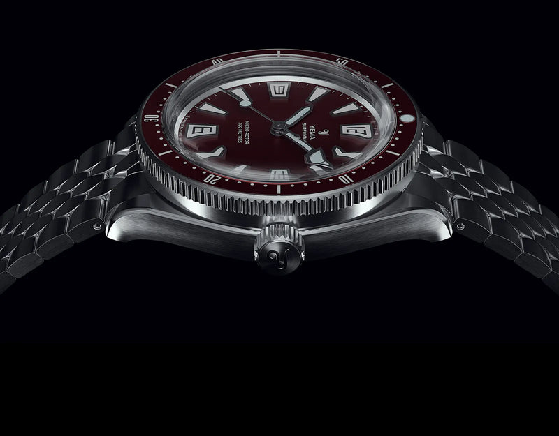 YEMA Skin Diver CMM.20 Bordeaux med 39,5 mm stålkasse og klassiske Skin Diver proportioner