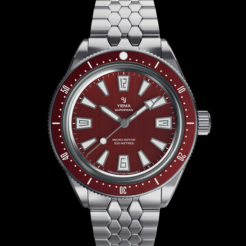 YEMA Skin Diver CMM.20 Bordeaux med bordeaux urskive, tydelige timemarkeringer og Super-LumiNova