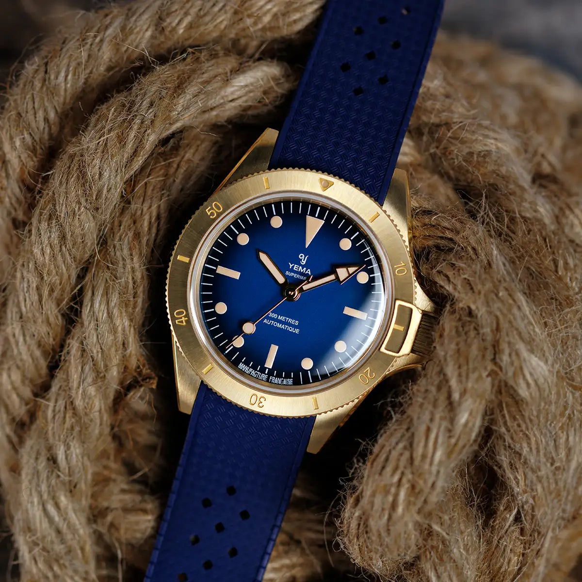 Superman Bronze CMM.10 Blue Limited Edition Superman Bronze CMM.10 Blue Limited Edition