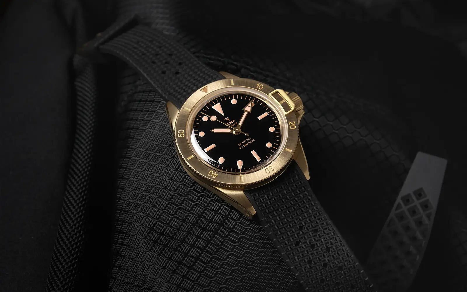 Superman Bronze CMM.10 Black Limited Edition Superman Bronze CMM.10 Black Limited Edition