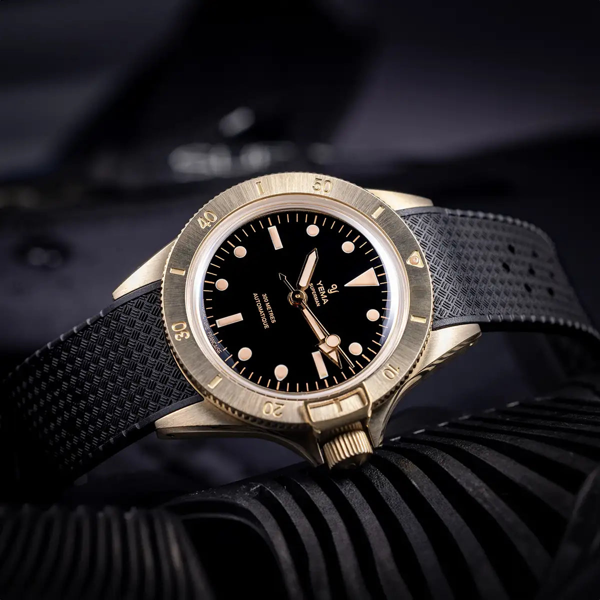 Superman Bronze CMM.10 Black Limited Edition Superman Bronze CMM.10 Black Limited Edition