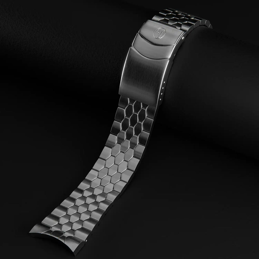 Recherche bracelet acier pour Serica 5303-3 Superman_Slim_Scale_Bracelet_03
