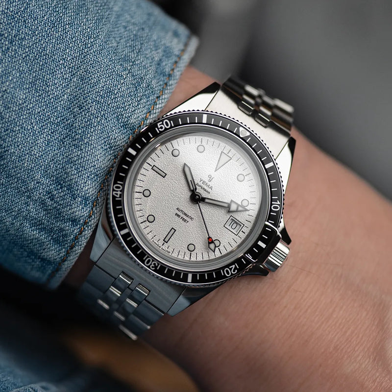 Sellita SW200-1 urværk med 26 juveler, 28.800 vibrationer/timen og safirglas